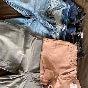 Lot of juniors jeans. 3 short /2 Bermuda. Size 4